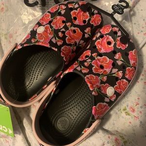 Size 8 never worn Crocs